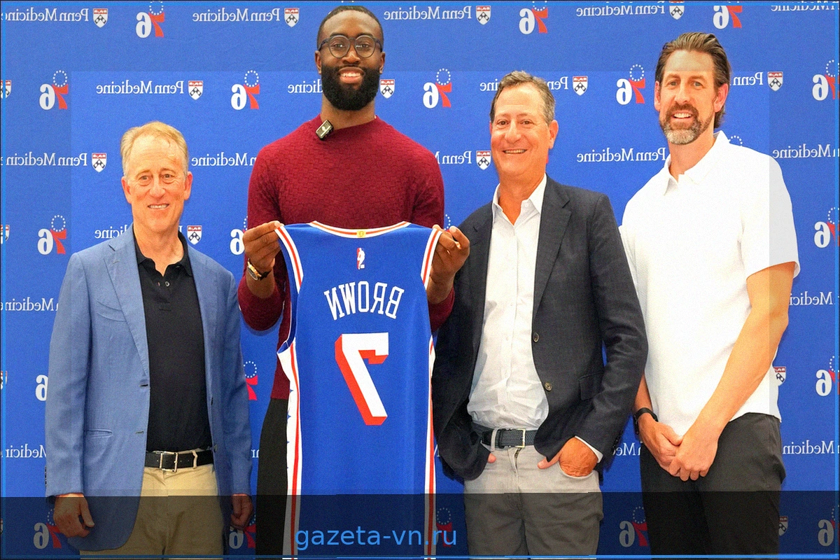 Джейлен Браун бросает первую подачу на игре Phillies после громкого обмена в 76ers