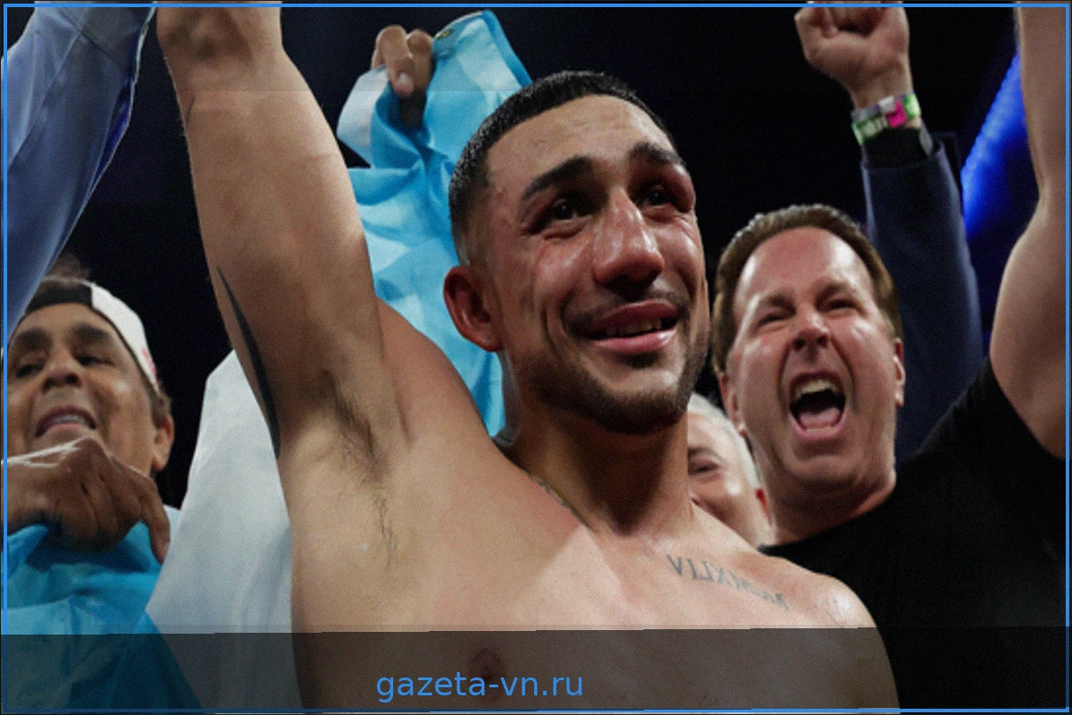 Теофимо Лопес завоевал титул WBA и стал чемпионом в трех весовых категориях